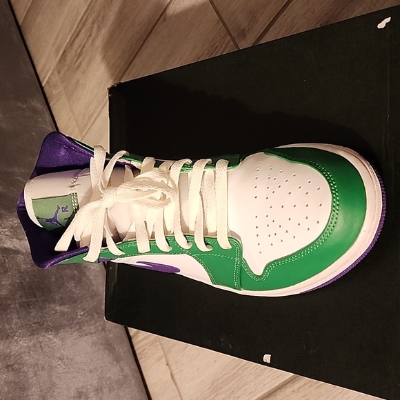 Lightly worn jordan 1s - Picture 2 of 7